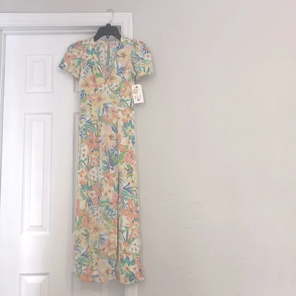 Jet Set Short Sleeve V-Neck Slit Hem Midi Dress - Picture 2 of 5